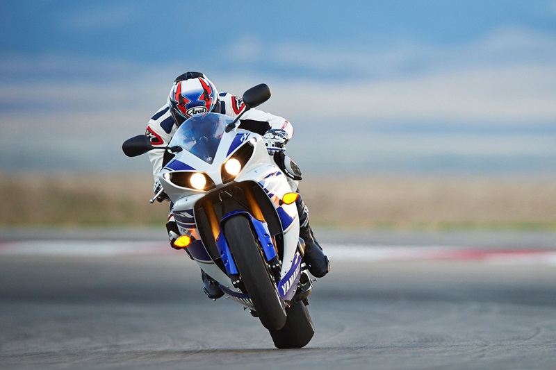 Yamaha r1 Wheelie