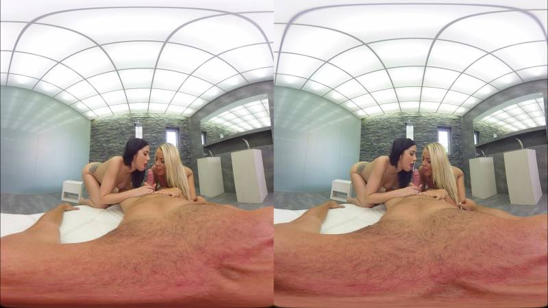 Christen Courtney, Julia De Lucia   Half SideBySide